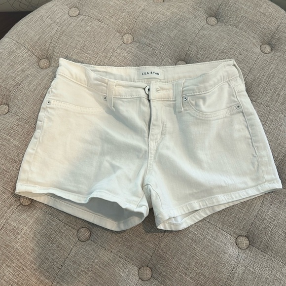 White jean shorts. Cute fit, lower rise - Picture 1 of 3